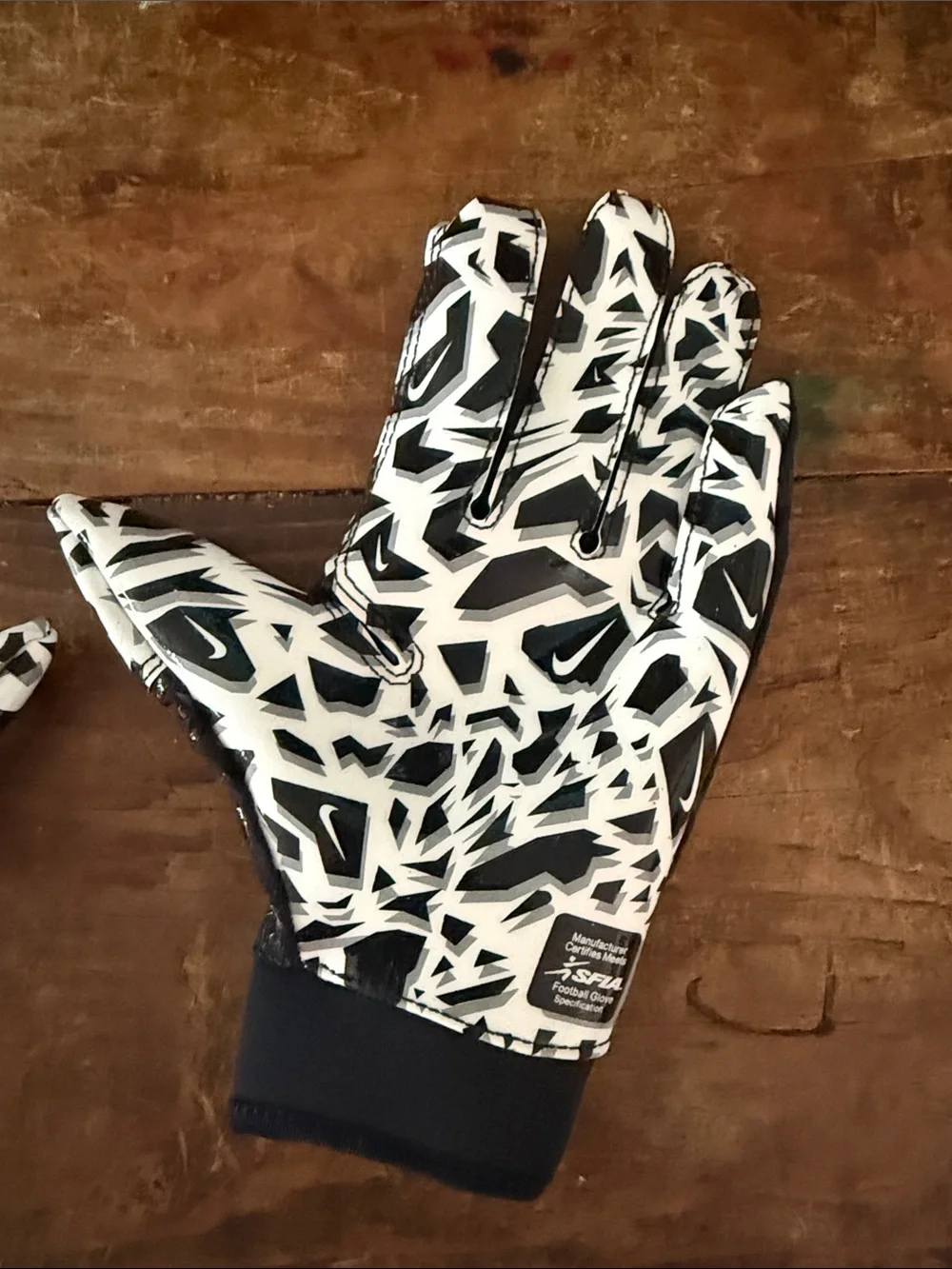 Nike Shark 2.0 youth football gloves